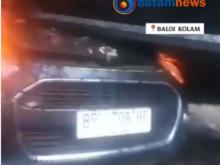 Mobil Daihatsu Ayla Tertimpa Pohon Tumbang di Batam, Sopir Meninggal Dunia