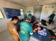 Dokter dari Malaysia Sunat Gratis Masyarakat Suku Darat di Pulau Rempang 