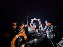 KRI Lepu-861 Beraksi Cepat, Menyelamatkan ABK KLM. Alinza III dari Kecelakaan Laut