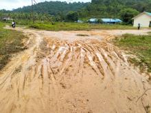 Jalan Utama Menuju Kantor Camat Lingga Utara Mirip 