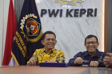  Hadir di Acara Pelantikan PWI & IKWI Kepri, Gubernur Ansar Puji Kekompakan PWI