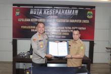 Polres dan Pemkab Lingga Tandatangani MoU Pembinaan Calon Polri 2024