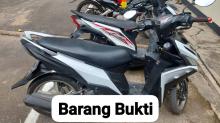 Wanita Pakai Sweeter Mencuri Motor Terekam CCTV di Nongsa Batam Berhasil Ditangkap