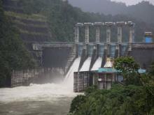 Kurangi Risiko Banjir, PLTA Koto Panjang Turunkan Spillway Gate