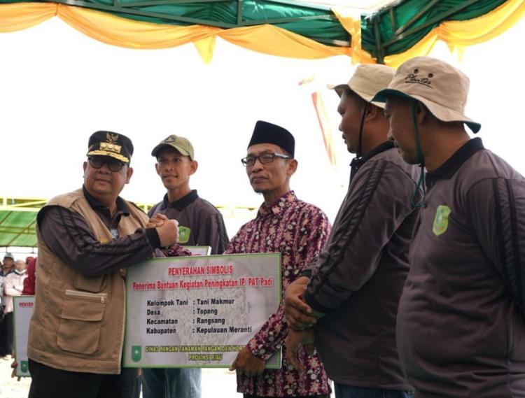 Gubri Distribusikan Alat Pertanian Modern di Meranti untuk Meningkatkan Produktivitas Petani