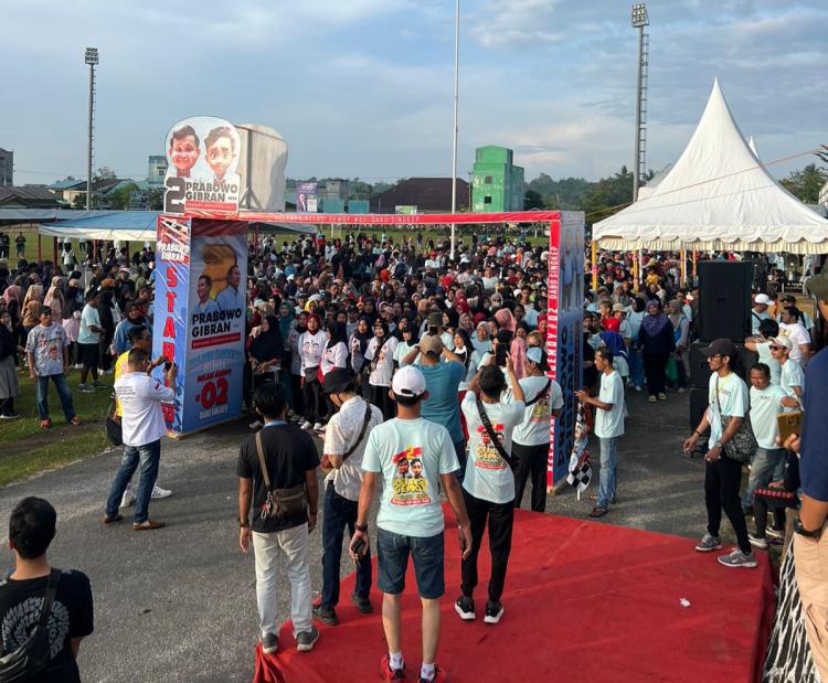 Euforia Jalan Santai Relasi Gemoy 02 Lingga di Dabo Singkep, Optimis Hantarkan Prabowo-Gibran Menang Pilpres