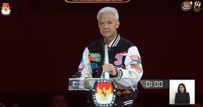 Ganjar Pranowo-Mahfud MD Tampil Kompak dengan Jaket Varsity Hitam, Begini Filosofinya!
