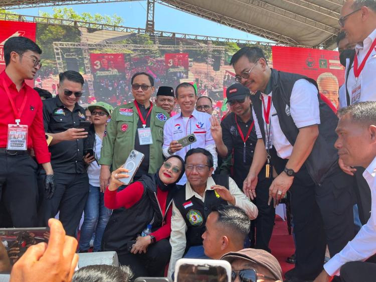Jelang Debat Capres, Mahfud Sempatkan Berkampanye Akbar di Kota Batam 