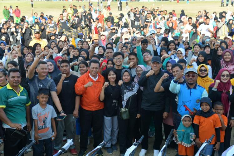 Ribuan Insan Pendidikan Ikuti Jalan Sehat Provinsi Kepri di   Batam