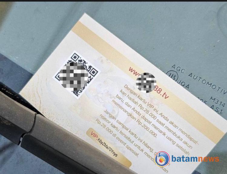 Selebaran Situs Judi Online Beredar di Batam, Diedarkan hingga ke Perumahan-perumahan 