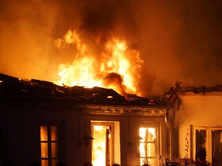 Berawal dari Bakar Bekas Papan Telur, Sebuah Rumah ikut Hangus Terbakar di Tanjungpinang 