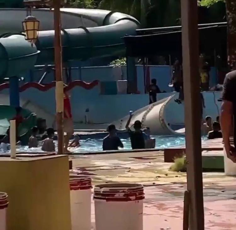 Perosotan Kolam Renang Duta Mas Diduga Copot, Saat Pengunjung Sedang Ramai 