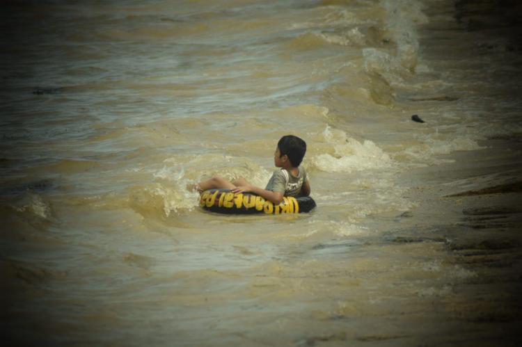 Menikmati Keindahan Pantai Mak Yah di Tengah Suasana Kampung Melayu yang Sejuk