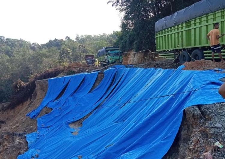 Percepat Perbaikan! BPJN Riau Gesa Penanganan Jalan Longsor di Kuansing