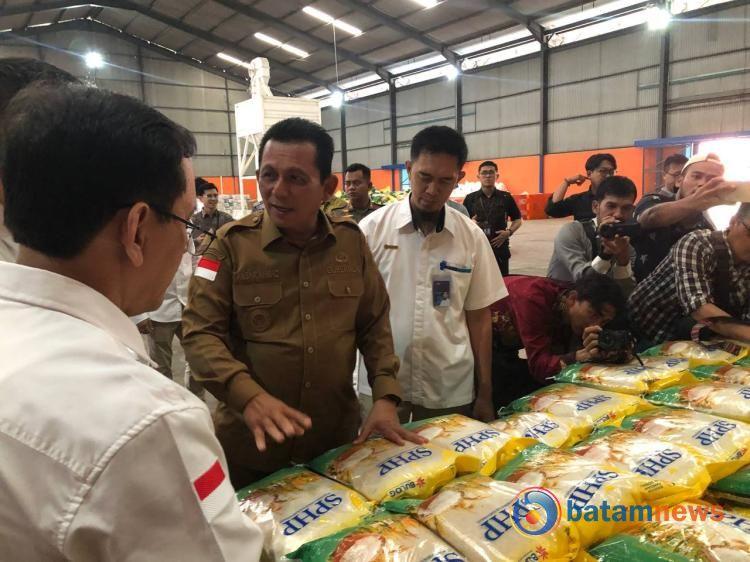 Gubernur Ansar Pastikan Stok Beras di Bulog Batam Aman, Imbau Masyarakat Tak Panik