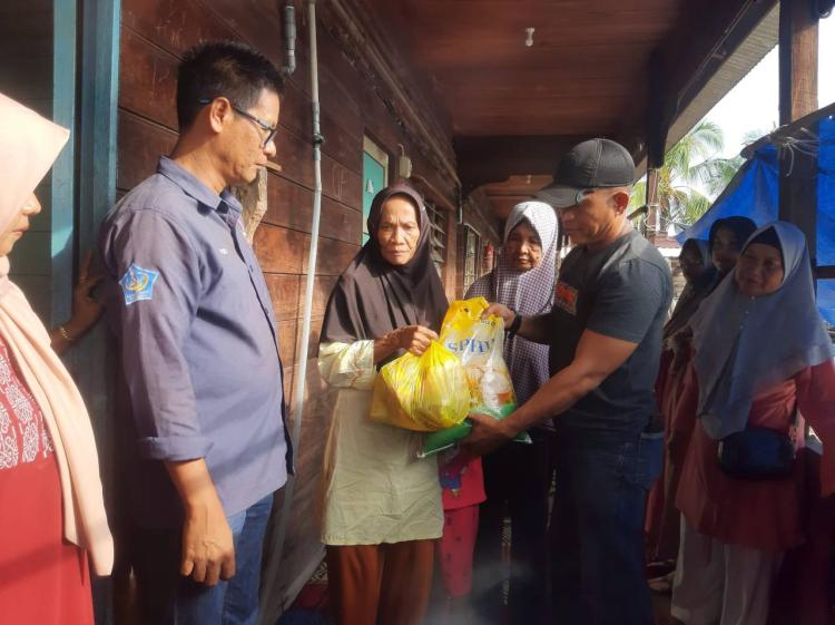 PT Asna Jaya Group Bagi Sembako dan Santuni Anak Yatim di Baran Karimun