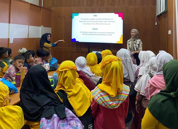 Banking Day Pelajar SDIT Ar Refah di BRK Syariah Cabang Tanjungpinang: Belajar...