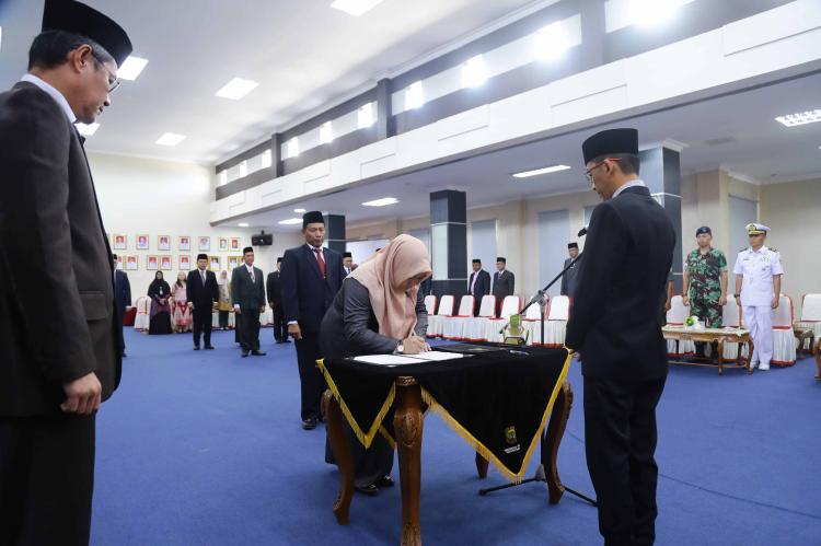 Pj Walikota Tanjungpinang Reshuffle Sejumlah Pejabat: Daftar Kepala Dinas yang Diganti!
