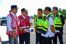 Menhub RI Budi Didampingi Gubernur Kepri Tinjau Bandara RHA, Targetkan Didarati Boeing 737 di 2024