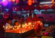 Kehangatan Imlek 2575, Warga Tionghoa Padati Vihara Budhi Bhakti Batam