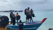 Berlabuh di Pantai, Logistik Pemilu 2024 untuk 3 Desa Terluar Tambelan Tiba Dengan Selamat 