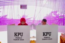 Nyoblos di TPS 04 Pekanbaru, Gubernur Riau Ajak Masyarakat Gunakan Hak Suara dengan Bijak