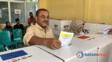 Prabowo-Gibran Unggul 6 Suara dari AMIN di TPS Tempat Bupati Karimun Aunur Rafiq Nyoblos