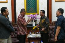 Gubernur Ansar Terima Kunjungan GM PT PLN Persero WRKR Yang Baru