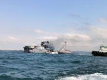 Kapal Kargo Terbakar di Perairan Batu Ampar Batam, Petugas Berupaya Padamkan Api 