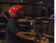 Truk Bermuatan Penuh Terbalik di Simpang Empat Pelabuhan Batu Ampar, Batam