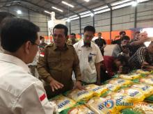 Gubernur Ansar Pastikan Stok Beras di Bulog Batam Aman, Imbau Masyarakat Tak Panik