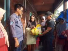 PT Asna Jaya Group Bagi Sembako dan Santuni Anak Yatim di Baran Karimun