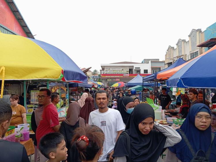 Ngabuburit Di Bazar Ramadhan Cipta Puri, Bazar Favorit Warga Tiban