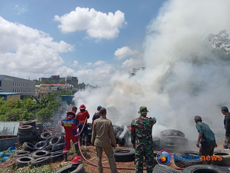 Kebakaran Hanguskan Tempat Jual Beli Ban Seken di Batam, Kerugian Capai Rp50 Juta