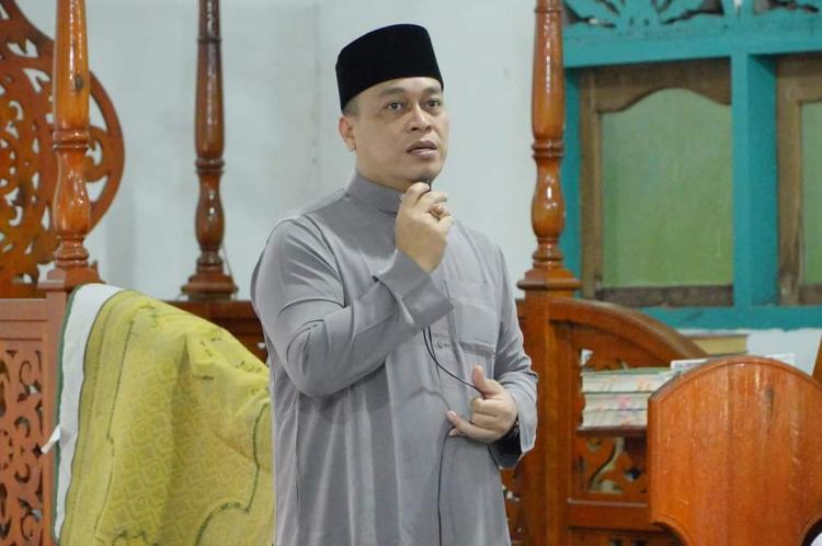 Safari Ramadan Bupati Lingga di Kepulauan Posek: Berbagi Bantuan dan Tadarus Bersama