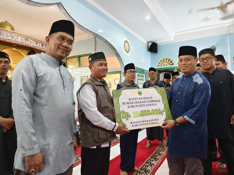 Safari Ramadhan di Desa Baran, Bupati Nizar Berikan Bantuan dan Buka Puasa Bersama Warga