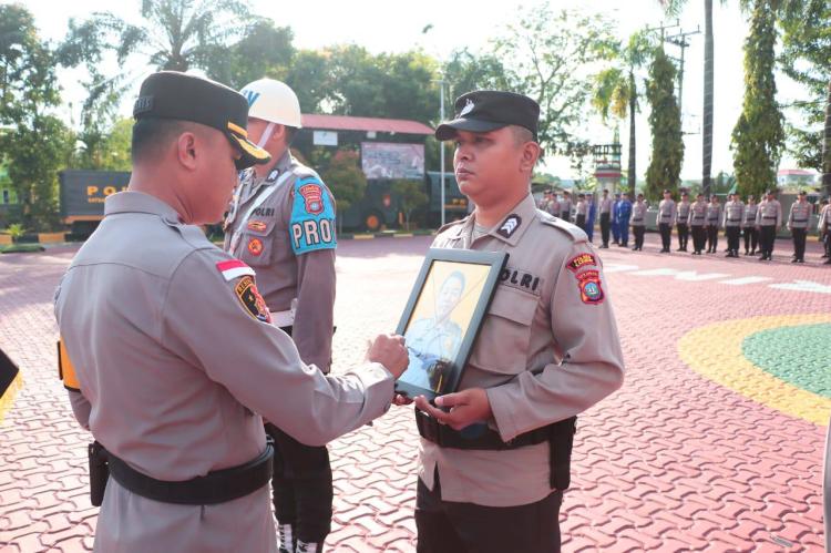 Langgar Kode Etik, Brigadir Polisi AM Dipecat Tidak Dengan Hormat dari Polres...