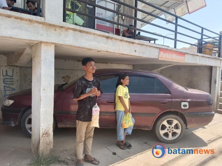Kisah Inspiratif Dua Bersaudara di Batam: Berjuang Mencari Nafkah Demi Keluarga