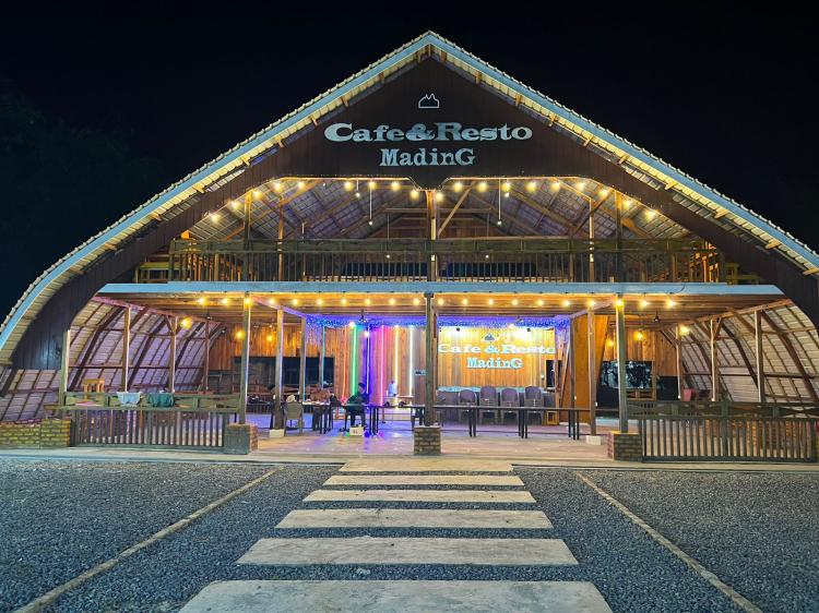 Cafe & Resto Mading, Tempat Kuliner Seafood dengan Konsep Kekinian Hadir di Daik Lingga