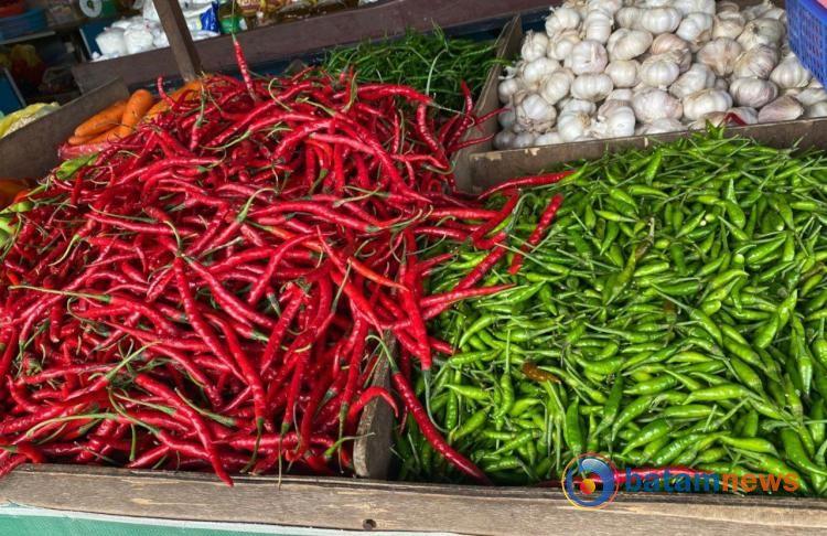 Harga Cabai Turun di Pasar Dragon Lake Bengkong, Konsumen Lega Jelang Idul Fitri