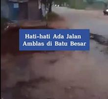 Hati-hati! Jalan Raya di Batu Besar Ambles, Pengendara Diminta Waspada