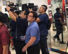 Wartawan Jepang Padati Kantor Imigrasi Batam Saksikan Deportasi Buronan Interpol