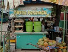 Kisah Sukses Fadil, Pedagang Es Kelapa di Batam Ketiban Cuan di Bulan Ramadan