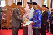 Sekda Lingga Lantik Pejabat Eselon III dan IV, Harapkan Penyegaran di Lingkungan Pemerintahan