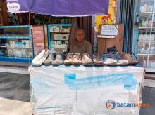 Kisah Nasril, Pengrajin Sepatu Berjiwa Muda yang Bertahan Sejak 1998 di Batam