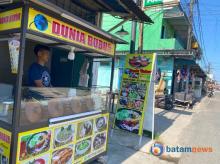 Baru Buka, Warung `Dunia Bubur` Pak Toni Raup Cuan hingga Puluhan Juta dalam Dua Bulan