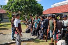 Lanal Bintan Berhasil Mengamankan 28 PMI Non Prosedural di Perairan Tanjung Uban