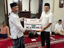 Tingkatkan Sarana, Masjid Al Huda Pian Padang Natuna Terima Dabamas BRK Syariah