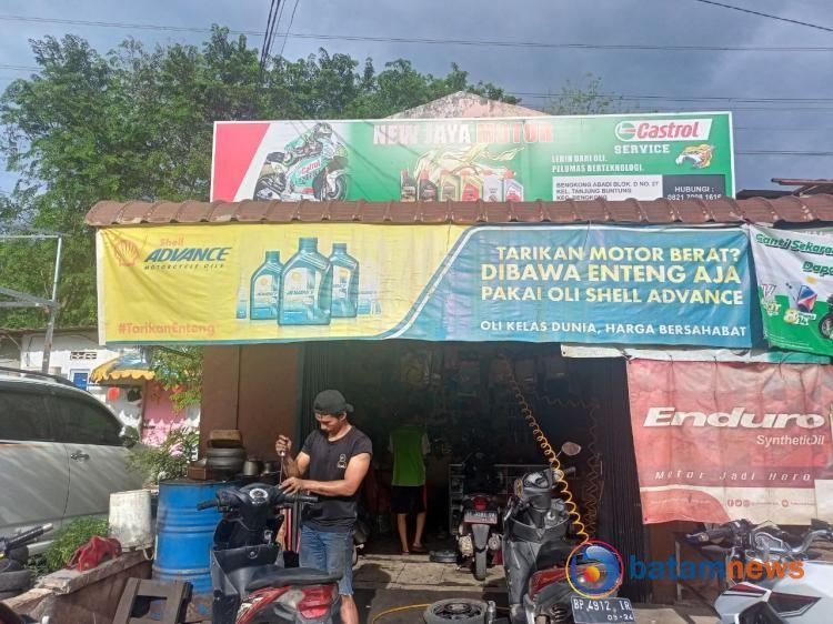 Inspirasi dari Pinggiran Batam: Kisah Sukses Anam, Sang Mekanik Muda