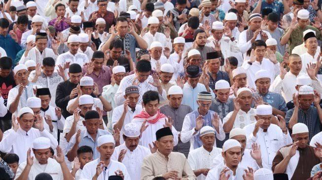 Tata Cara dan Niat Salat Idul Fitri, Simak Selengkapnya!
